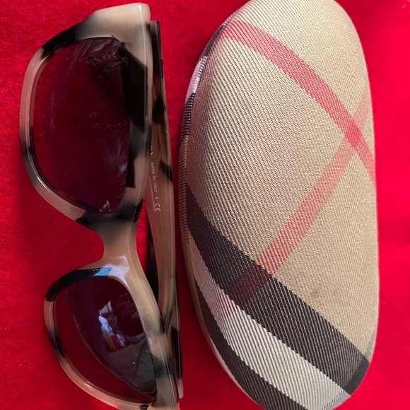 Burberry sunglasses - Picture 4 of 7